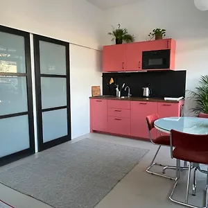 Bed & Breakfast 28a5 With Free Parking Place, Amsterdam